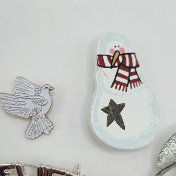 Vintage Merry Christmas Believe Family Dove Snowman Brooches Lot of 6 - Picture 6 of 8